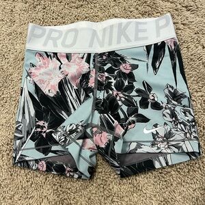 Floral NIKE PRO Shorts XS